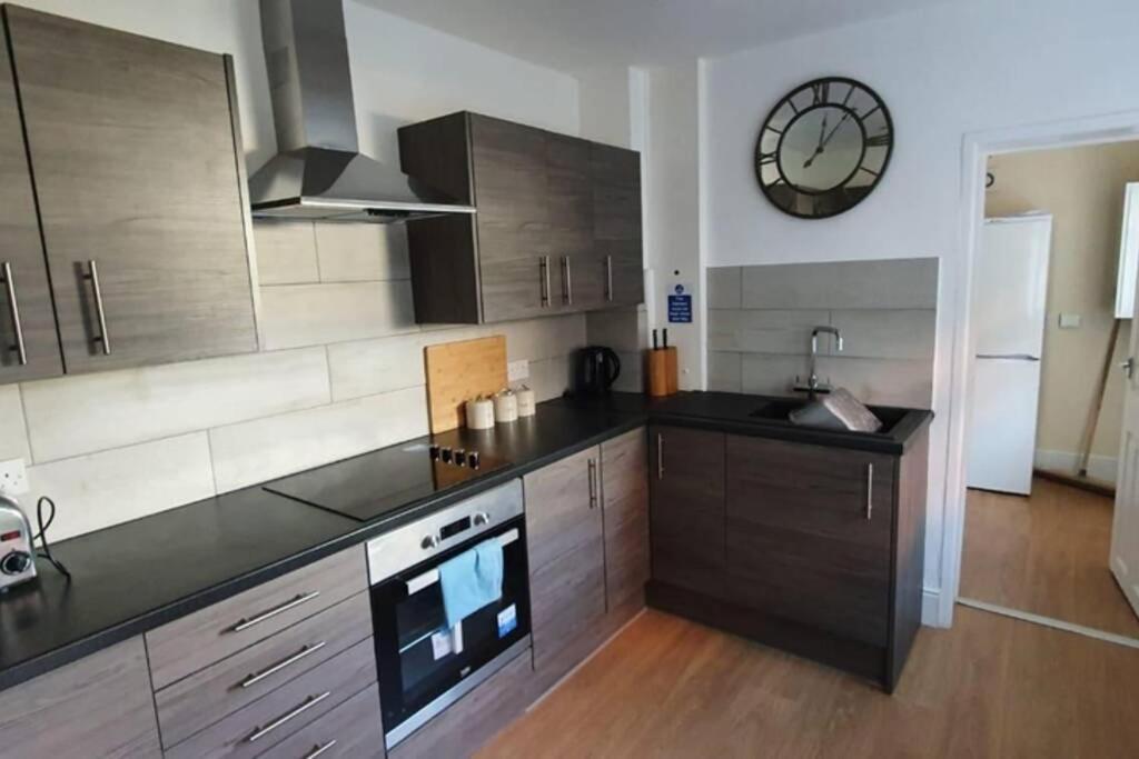 Cannock House ~ 4 Bedrooms All With Ensuite. Rugeley Eksteriør bilde