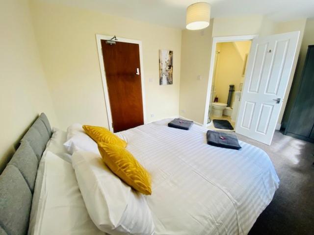 Cannock House ~ 4 Bedrooms All With Ensuite. Rugeley Eksteriør bilde