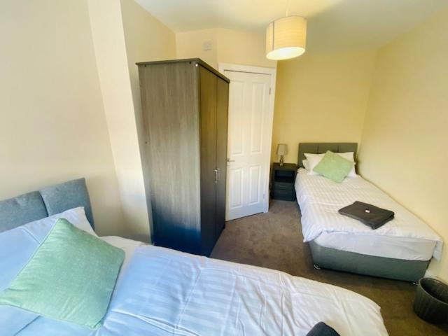 Cannock House ~ 4 Bedrooms All With Ensuite. Rugeley Eksteriør bilde