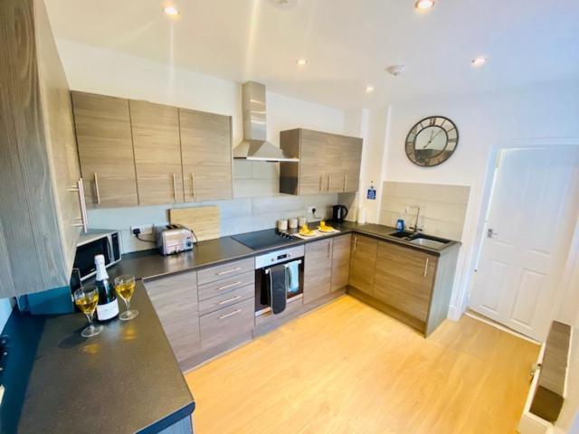 Cannock House ~ 4 Bedrooms All With Ensuite. Rugeley Eksteriør bilde