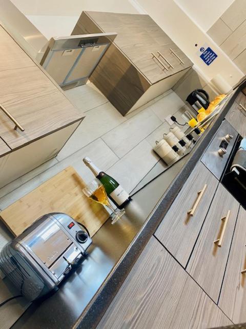 Cannock House ~ 4 Bedrooms All With Ensuite. Rugeley Eksteriør bilde