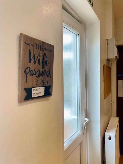 Cannock House ~ 4 Bedrooms All With Ensuite. Rugeley Eksteriør bilde