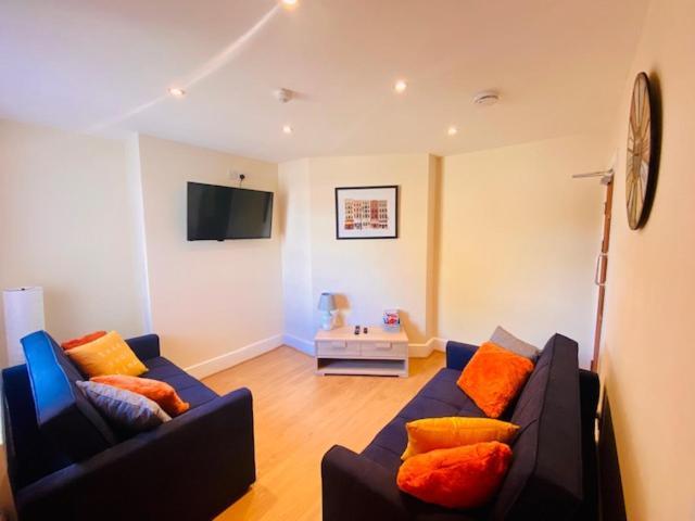 Cannock House ~ 4 Bedrooms All With Ensuite. Rugeley Eksteriør bilde