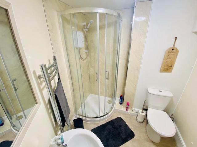 Cannock House ~ 4 Bedrooms All With Ensuite. Rugeley Eksteriør bilde