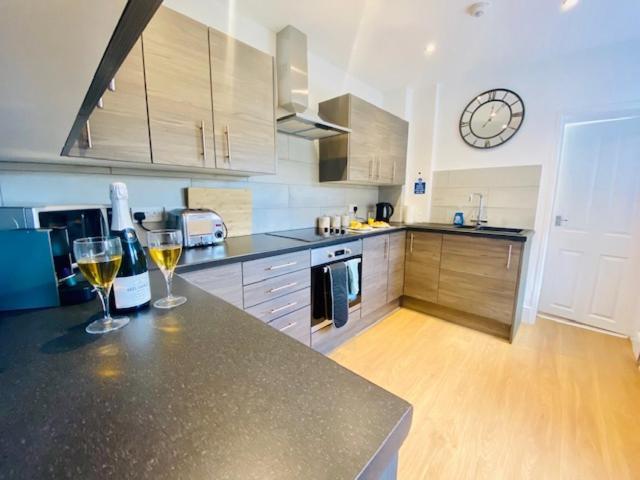 Cannock House ~ 4 Bedrooms All With Ensuite. Rugeley Eksteriør bilde
