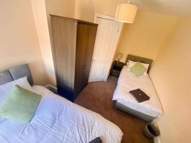 Cannock House ~ 4 Bedrooms All With Ensuite. Rugeley Eksteriør bilde